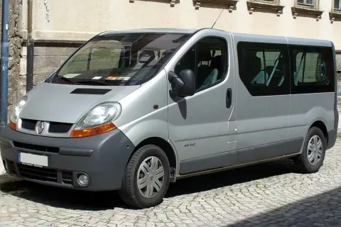 Ile waży bus 9-osobowy? Zaskakujące różnice w wagach modeli