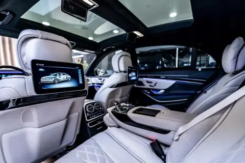 Mercedes-Benz W222 S-Class: Niezapomniane doświadczenia i cechy