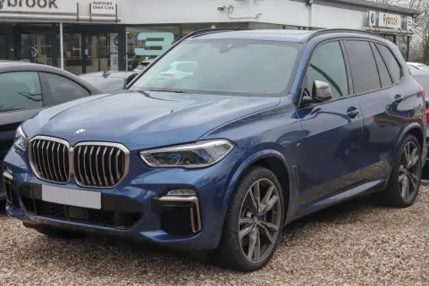 BMW X5 F15 - pełne informacje o specyfikacji i osiągach SUV-a