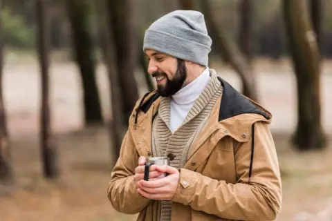 Jak dobrać czapkę do kształtu twarzy mężczyzna, by uniknąć faux pas?