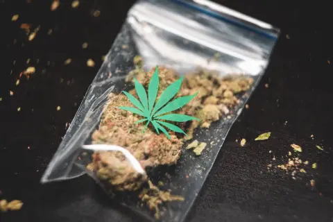Co grozi za posiadanie 5g marihuany? Sprawdź kary i konsekwencje