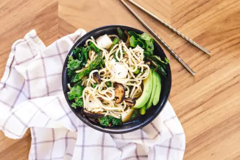 Zamienniki makaronu chow mein – co wybrać, aby nie stracić smaku?