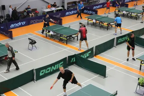 Gdzie grać w tenis stołowy w Poznaniu? Sprawdź najlepsze miejsca