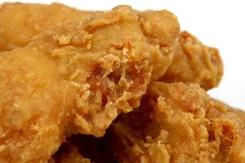 Kaloryczność smażonej piersi z kurczaka - ile kcal w porcji?