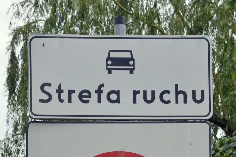 Strefa ruchu: Przepisy i zasady obowiązujące kierowców w strefach ruchu