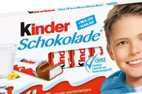Kto jest na opakowaniu Kinder czekolady? Historia i ciekawostki