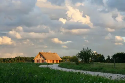 Czy rolnik płaci podatek od nieruchomości za budynek mieszkalny? Sprawdź!
