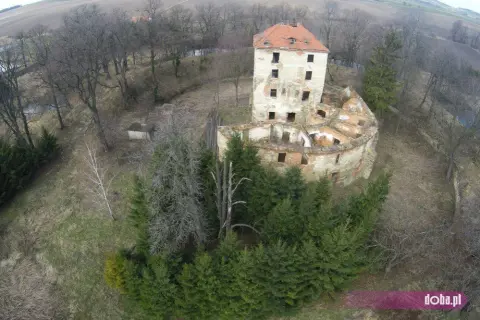 Zamek rycerski w Ciepłowodach: tajemnice i historia, które zaskakują