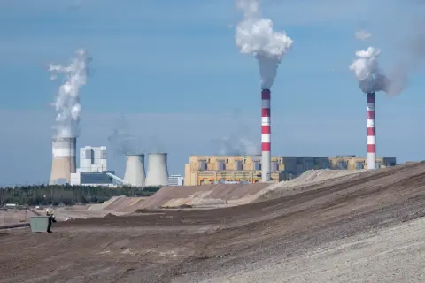 Roczna emisja CO2: alarmujące statystyki i ich wpływ na klimat