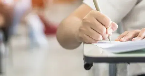 Jak napisać dobrą rozprawkę maturalną, by uniknąć błędów i zyskać punkty