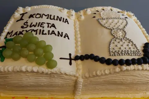 Jak zrobić tort książka na komunię - proste przepisy i porady