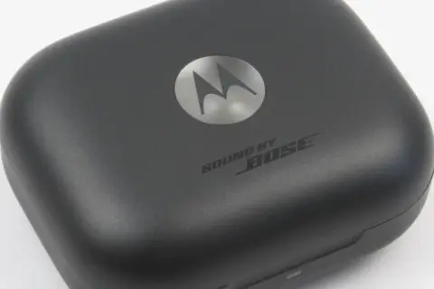 Jak podłączyć słuchawki bezprzewodowe Motorola - proste kroki i porady
