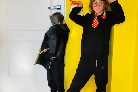 Jak zrobić strój Harry Pottera: proste kroki do wyjątkowego kostiumu