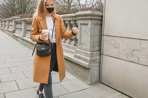 Jak stworzyć idealny outfit na miasto? Modne stylizacje na każdą okazję