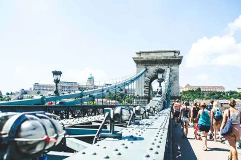 Gdzie zjeść w Budapeszcie? Odkryj najlepsze miejsca na smaczne jedzenie