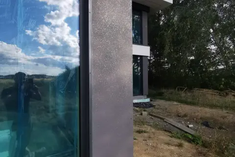 Tynk mozaikowy ile kosztuje na m2? Sprawdź ceny i oszczędzaj na remoncie!