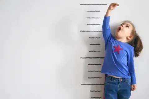 Ile dziecko rośnie w ciągu roku? Zaskakujące fakty o wzroście