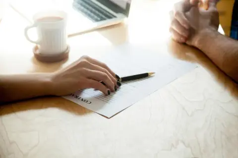 Kiedy można zatrudnić pracownika na zastępstwo? Poznaj ważne zasady