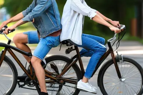 Czy rowery mogą jechać obok siebie? Przepisy, bezpieczeństwo i konsekwencje prawne