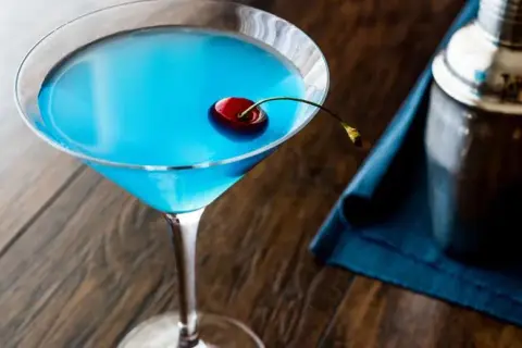Przepis na drink Blue Moon – odkryj smak klasycznego koktajlu