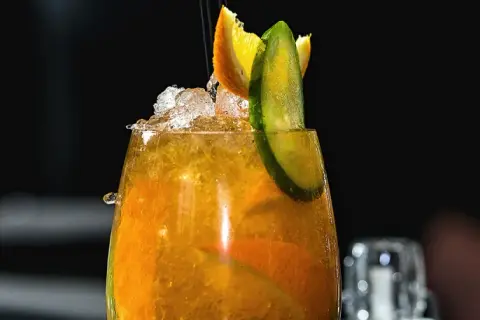 Najlepsze drinki z Metaxa 5, które zachwycą Twoje podniebienie
