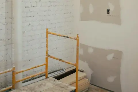 Ile tynku maszynowego na m2? Poznaj realne zużycie i oszczędności