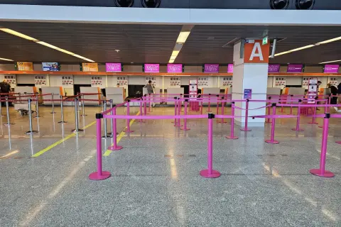 Ile kosztuje odprawa na lotnisku w Wizz Air? Uniknij wysokich opłat!