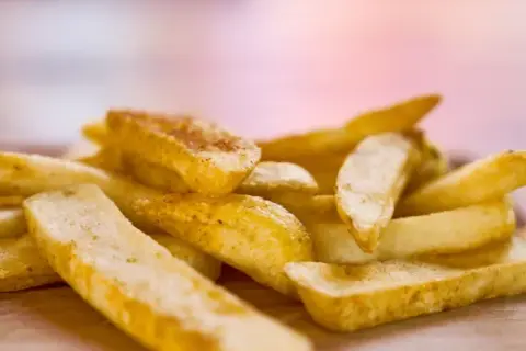 Jak przygotować frytki w piekarniku, aby były idealnie chrupiące