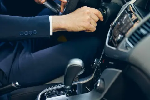 Dlaczego samochód gaśnie na wolnych obrotach? Oto najczęstsze przyczyny