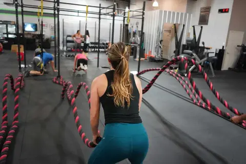 Crossfit jakie ćwiczenia: poznaj najskuteczniejsze ruchy dla siebie