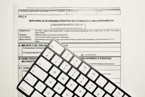 Formularz PCC-3 z klawiaturą. Deklaracja podatku od czynności cywilnoprawnych.
