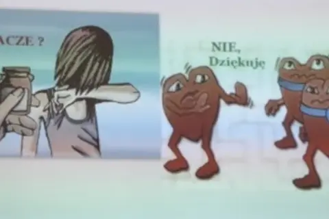 Ilustracja: ręka podaje buteleczkę z napisem "Dopalacze?", młoda osoba odwraca się, a obok serca w szalikach odmawiają.