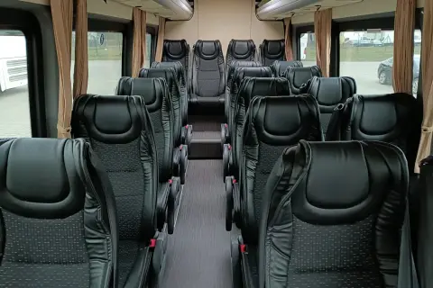Lotnisko Chopina: Transport do hoteli porównaj i wybierz mądrze!