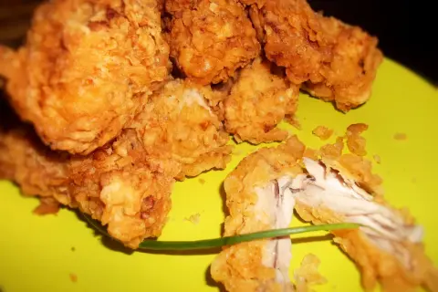 Skrzydełka jak z KFC z piekarnika - zdrowa alternatywa na każdą okazję
