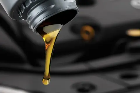 0W20 czy 5W30 Toyota - który olej zapewni lepszą ochronę silnika?
