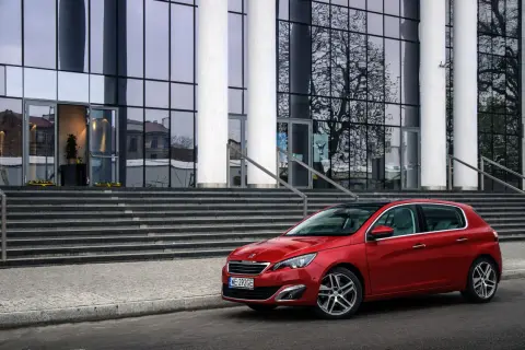 Peugeot 308: Jaki silnik benzynowy wybrać? Uniknij kosztownych błędów!