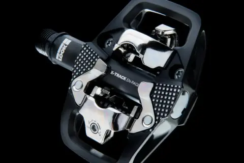Czarny pedał rowerowy LOOK X-TRACK EN-RAGE z mechanizmem SPD.