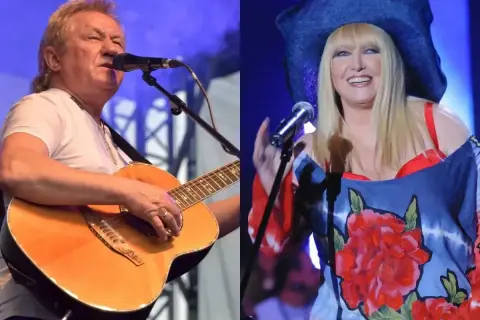 Janusz Laskowski śpiewa przy gitarze, obok Maryla Rodowicz w kolorowym stroju. Tekst "Kolorowe Jarmarki" brzmi w tle.