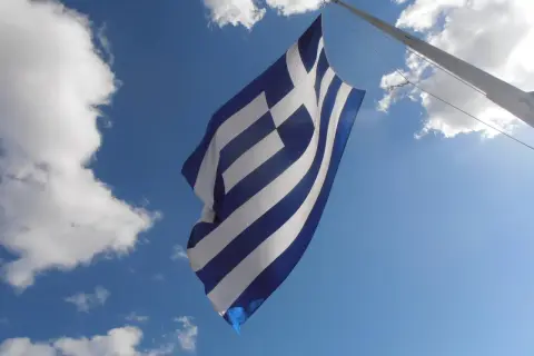 Flaga Grecji: Galanolefki symbolika, historia i co oznaczają pasy?