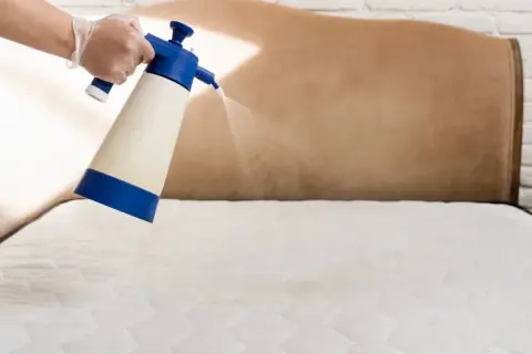 Jak wyczyścić materac piankowy? Skutecznie, bezpiecznie, bez pleśni!