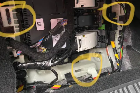Gdzie są bezpieczniki w Ford Kuga? Odkryj ich lokalizację i wymianę