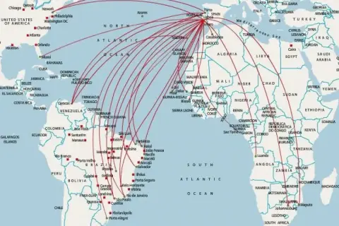 Mapa pokazuje połączenia lotnicze z Europy, Afryki i Ameryki Północnej do Portugalii. Zastanawiasz się, ile się leci do Portugalii?