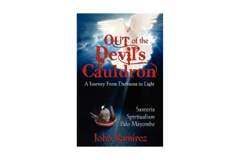 Buchcover "Out of the Devil's Cauldron" von John Ramirez. Ein weißer Taube fliegt über dunklen Wolken, während ein kleiner Altar mit einer Maske und Perlen zu sehen ist.