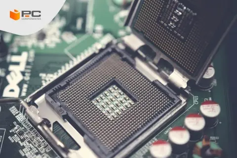 El zócalo de la placa base espera la instalación del procesador de ordenador, listo para potenciar el sistema.