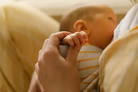 Bezpieczna dawka paracetamolu przy karmieniu piersią – czy szkodzi dziecku?