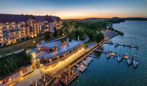 Ile pokoi ma hotel gołębiewski w Mikołajkach? Zaskakujące szczegóły!