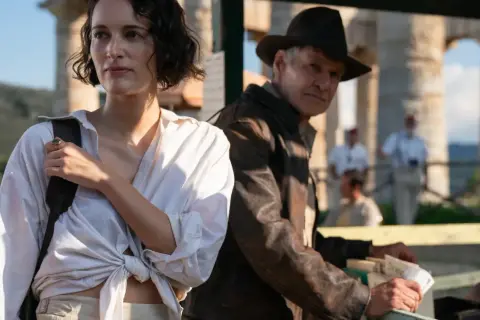 Besetzung von Indiana Jones 5: Phoebe Waller-Bridge und Harrison Ford in Aktion.