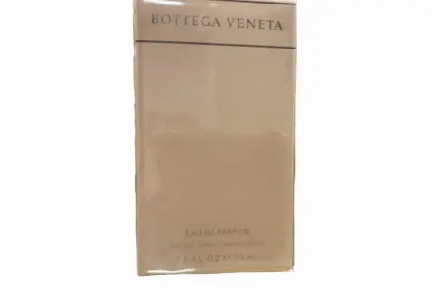 Eleganckie pudełko perfum Bottega Veneta 75ml, z napisem "Eau de Parfum" i "Natural Spray Vaporisateur".