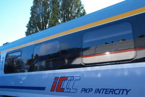 PKP Intercity - nowoczesny pociąg, który ułatwia podróżowanie. Dowiedz się, jak kupić bilet na PKP i odkryj Polskę!