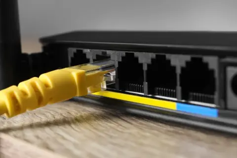 Jak podłączyć kabel internetowy do routera - uniknij problemów z połączeniem